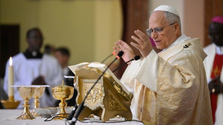 paulus-tijdens-de-mis-in-mongomo:-de-mensheid-hunkert-naar-gerechtigheid-en-vrede