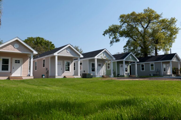 florida-bisdom-klaar-om-‘trinity-village’-te-introduceren-met-tiny-houses-voor-ouderen