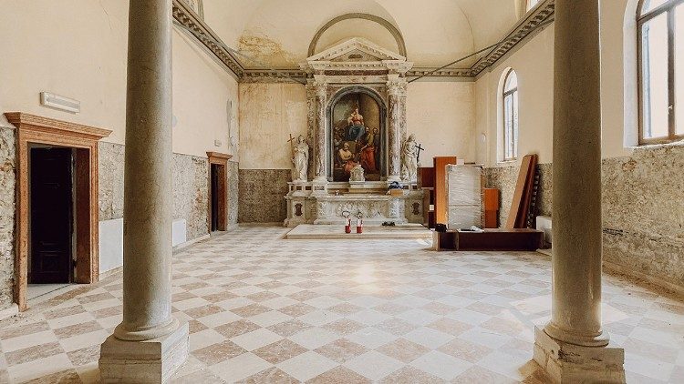 heilige-stoel-pavilion-op-de-biennale-van-venetie:-‘het-oor-is-het-oog-van-de-ziel