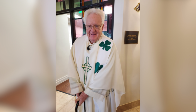 monsignore-robert-coll,-creator-van-de-operatie-rijstkom,-overlijdt-op-95-jarige-leeftijd