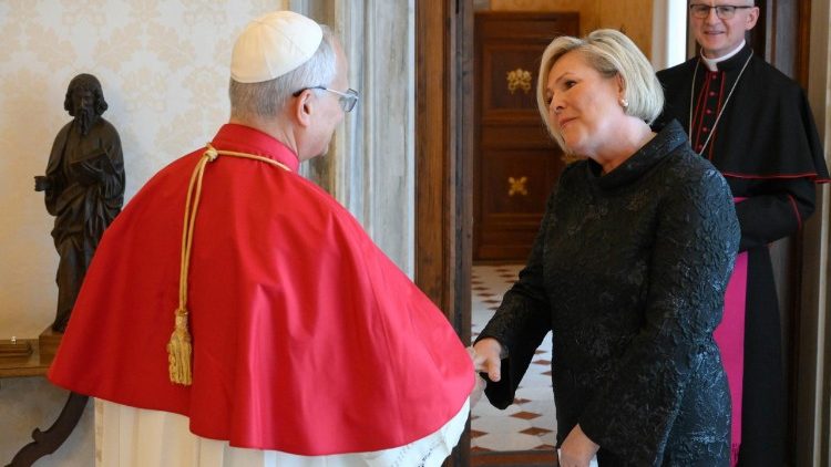 paus-leo-xiv-ontmoet-president-tomasdottir-van-ijsland