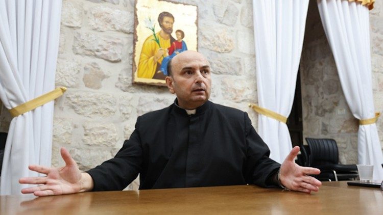 gaza’s-parochiepriester:-‘paus-leo-moedigt-ons-aan-om-hoop-te-hebben