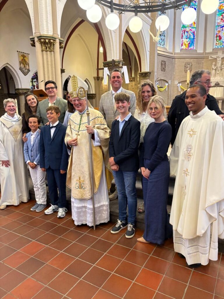 een-andere-helper…-vormsel-in-sint-bavo-heemstede