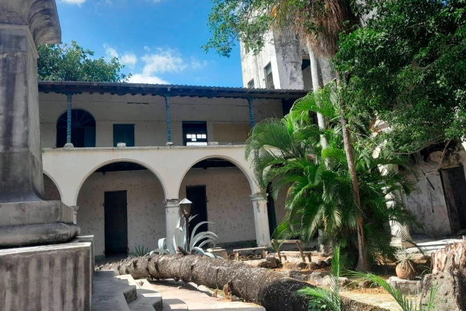 piaristen-eisen-dat-het-cubaanse-regime-hun-klooster-en-school-teruggeeft