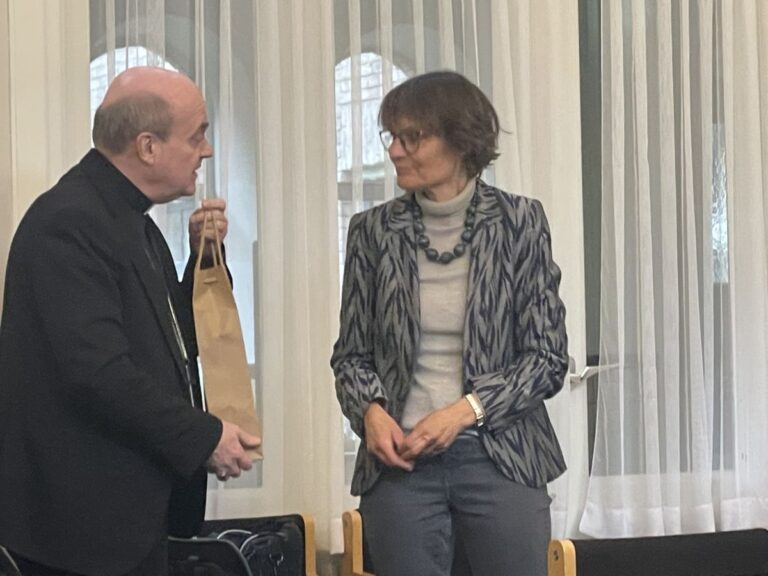 bisschoppen-bidden-voor-mgr.-mutsaerts