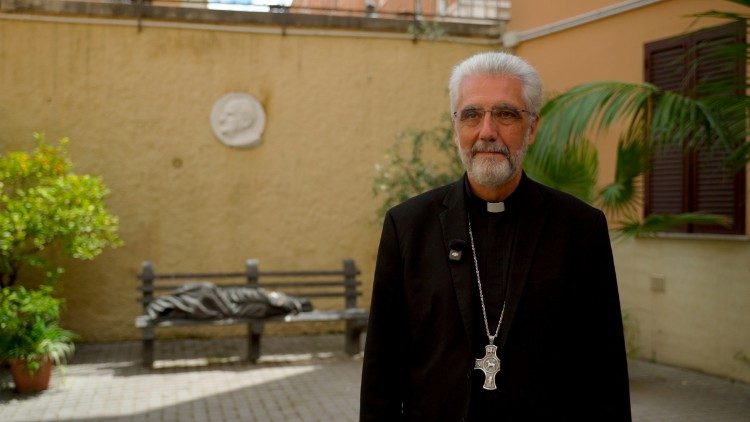 de-pauselijke-aalmoezenier:-de-armen-zijn-ons-kompas-om-in-de-kerk-te-wandelen