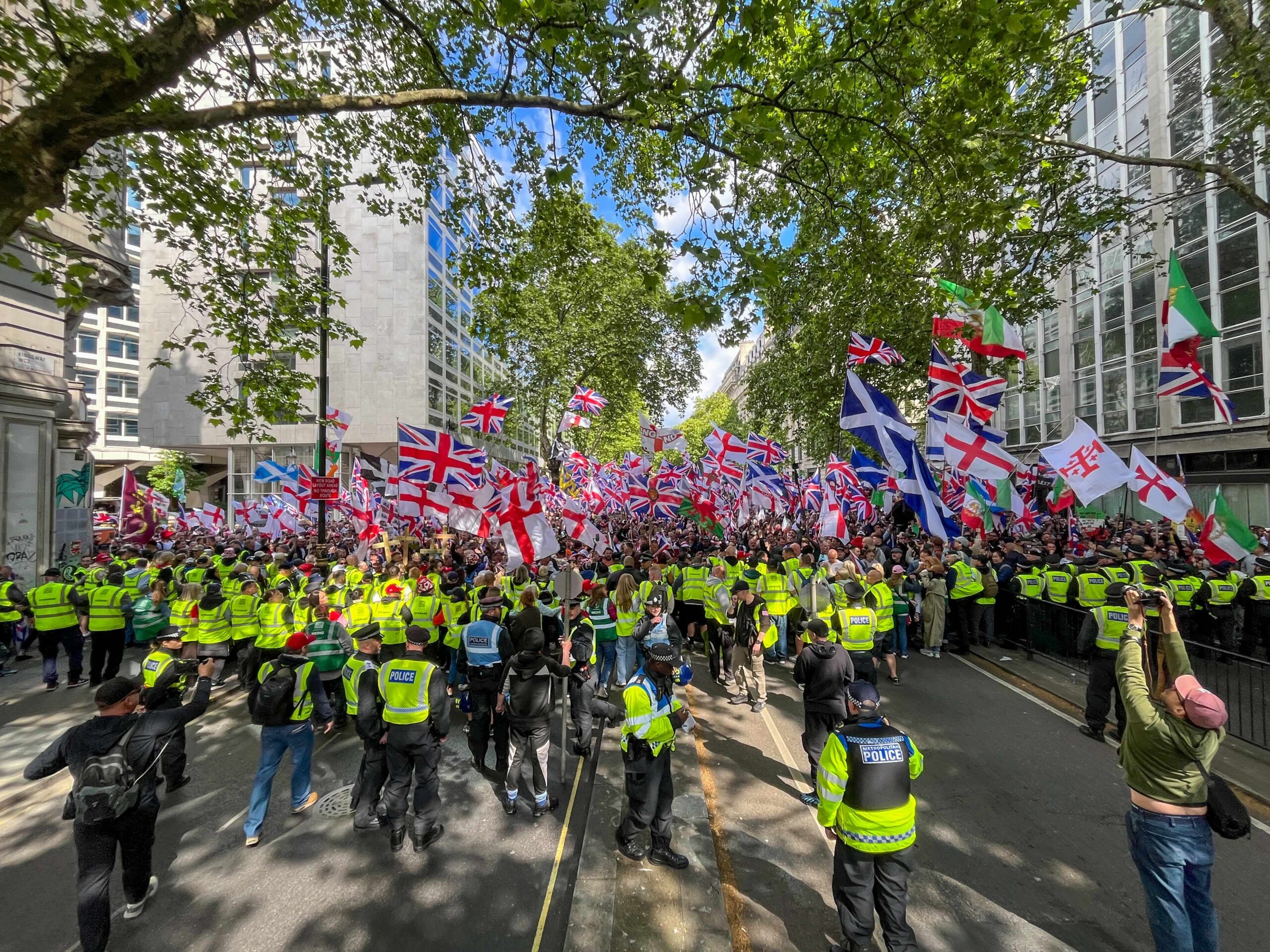 christelijk-geloof-is-prominent-aanwezig-bij-het-‘unite-the-kingdom’-protest-in-londen
