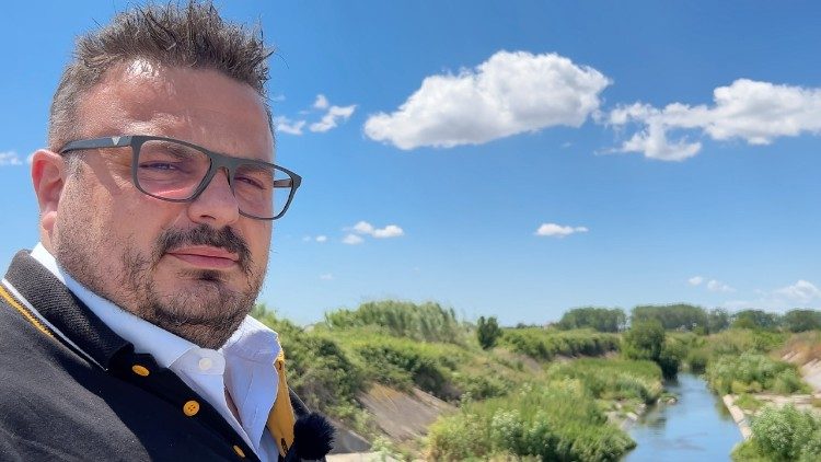 binnen-in-italie’s-‘land-van-vuren’-terwijl-paus-leo-op-bezoek-is