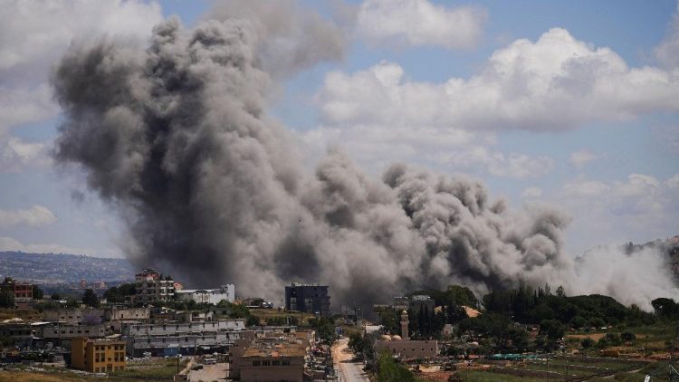 aanvallen-in-libanon-intensiveren,-wat-meer-doden-en-ontheemding-veroorzaakt