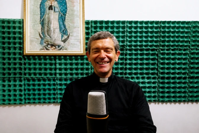 priester-die-evangeliseert-in-de-periferieen-van-lima-zegt-dat-hij-‘de-hele-tijd-wonderen-ziet