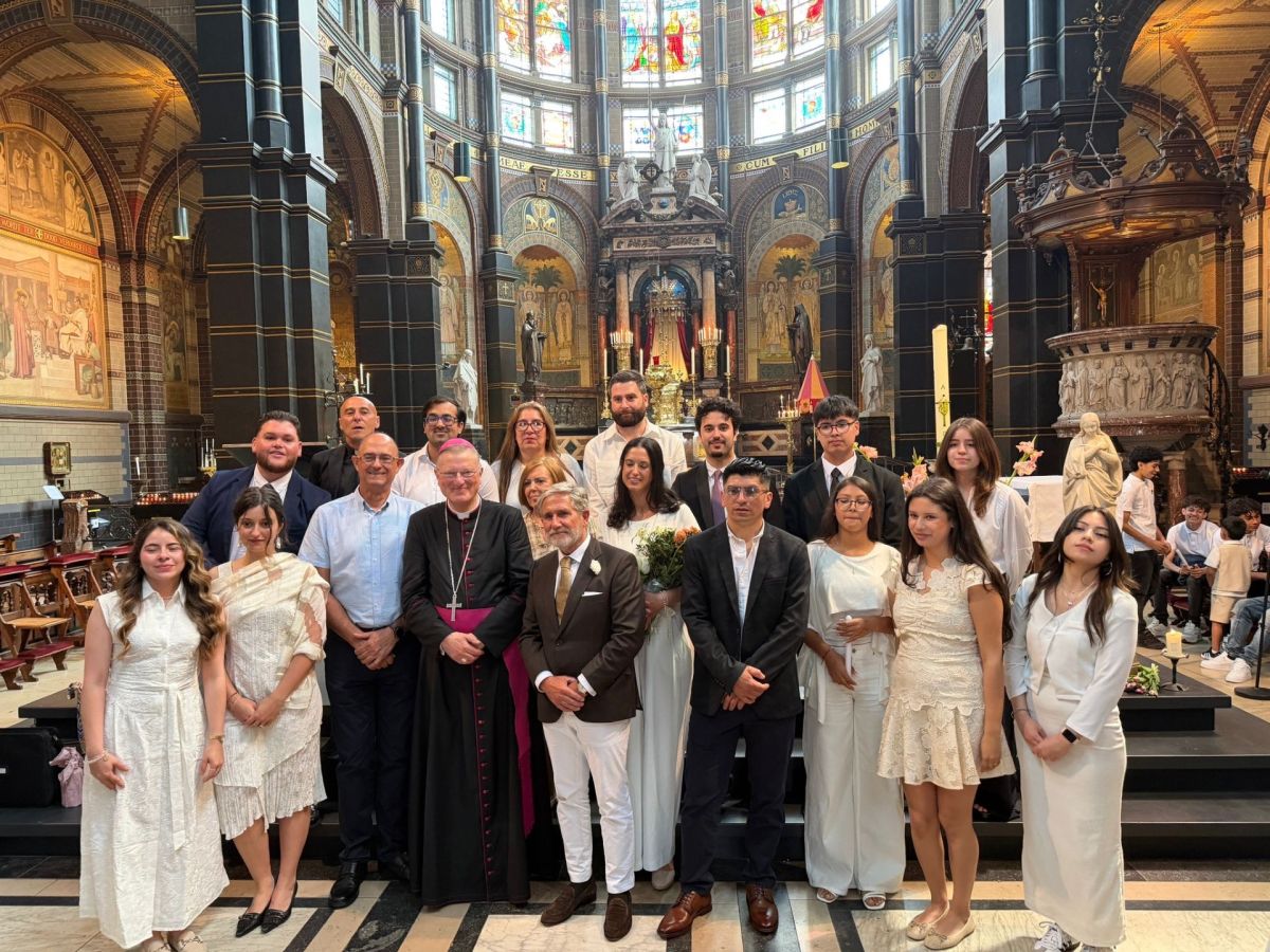 confirmacia³n-en-la-parroquia-de-san-nicolas-(vormsel-bij-de-spaanstaligen)