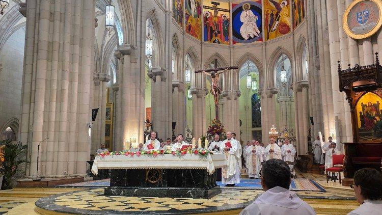 de-paus-zegt-dat-“missie”-de-taak-van-de-kerk-is-nu-de-neocatechumenale-weg-60-jaar-viert