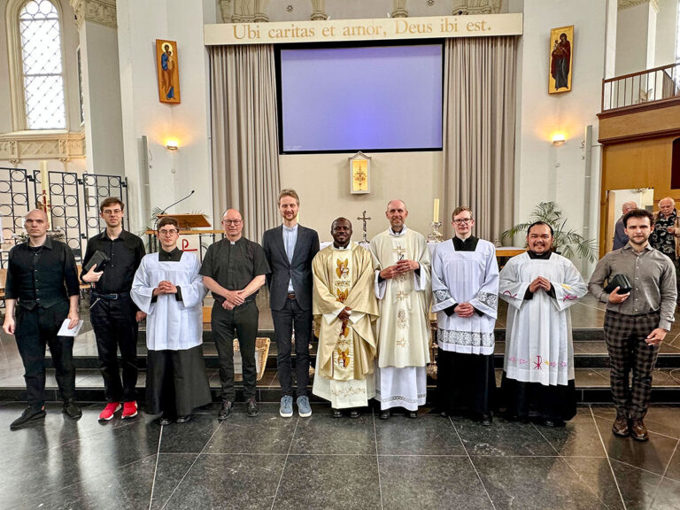 wijding-en-neomistenmis-francis-ashamole