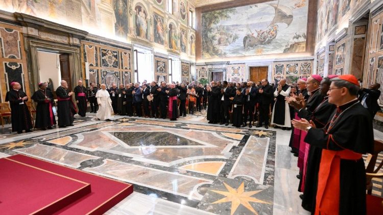 paus-leo-xiv-nodigt-de-kerk-uit-om-deel-te-nemen-aan-wereldmissiezondag