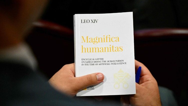 microsoft-ai-directeur:-magnifica-humanitas-waardevol-voor-ai-ontwikkeling
