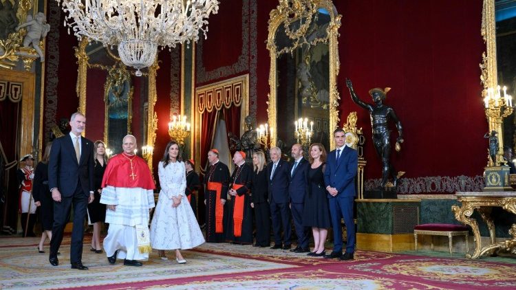 paus-in-spanje:-‘ik-kom-om-de-trouw-aan-het-evangelie-te-bevestigen-en-te-vernieuwen