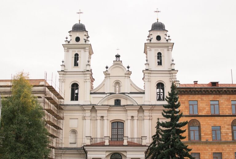 wit-rusland-staat-poolse-priesters-uit-als-de-druk-op-de-katholieke-kerk-toeneemt