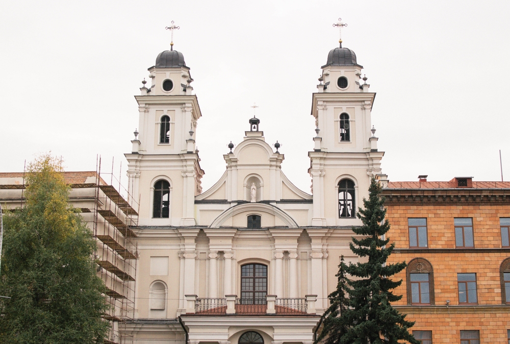 wit-rusland-staat-poolse-priesters-uit-als-de-druk-op-de-katholieke-kerk-toeneemt