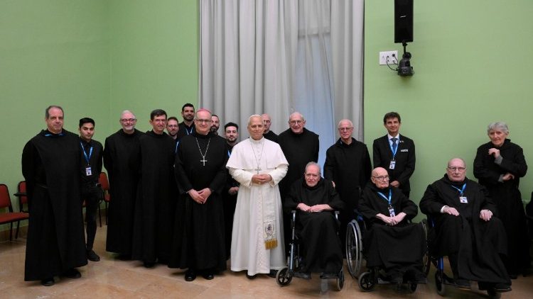 paus-tegen-de-benedictijnen-in-montserrat:-dank-u-voor-het-cadeau-van-de-stilte