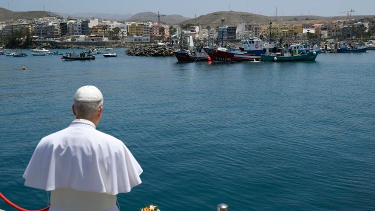 paus-leo-op-gran-canaria:-‘menselijke-waardigheid-heeft-geen-paspoort