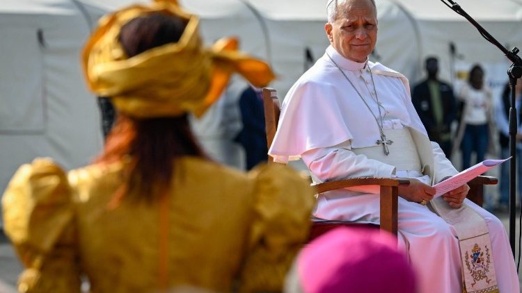 pope-leo-xiv-to-migrants-in-tenerife:-‘i-carry-you-in-my-heart’