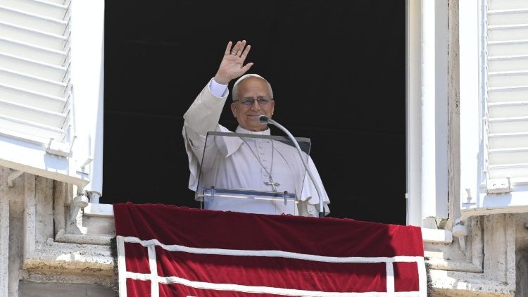 paus-bij-angelus:-gods-genade-wordt-gratis-gegeven-en-moet-worden-gedeeld