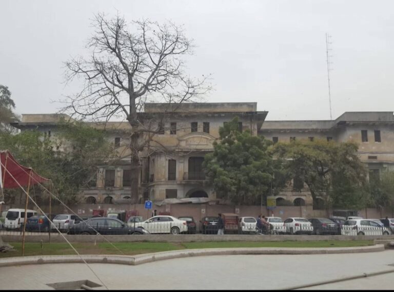 de-overheid-van-pakistan-neemt-het-historische-christelijke-collegegebouw-in-lahore-over