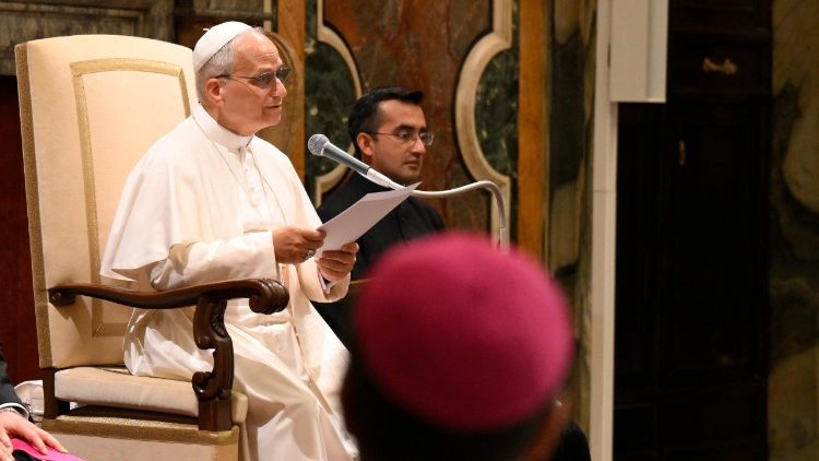 paus-tegen-roaco:-de-kerk-bouwt-de-toekomst;-oorlog-vernietigt-het-heden