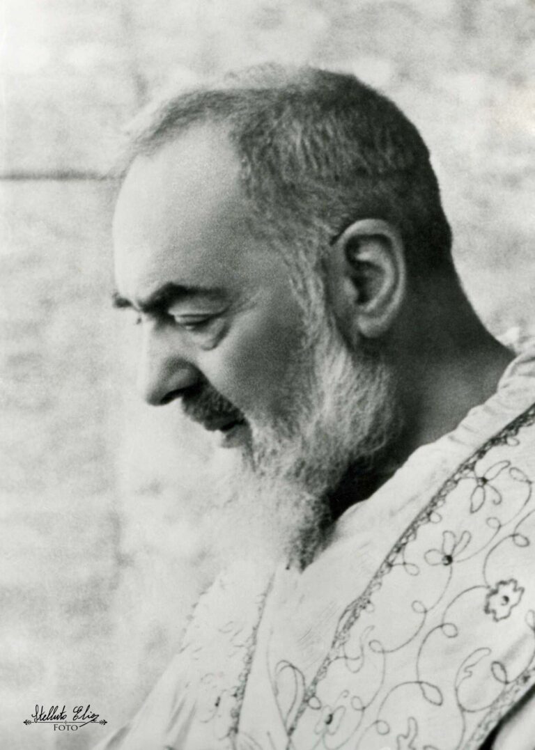 standbeeld-van-padre-pio-lijkt-bloed-te-huilen-in-italiaanse-parochie