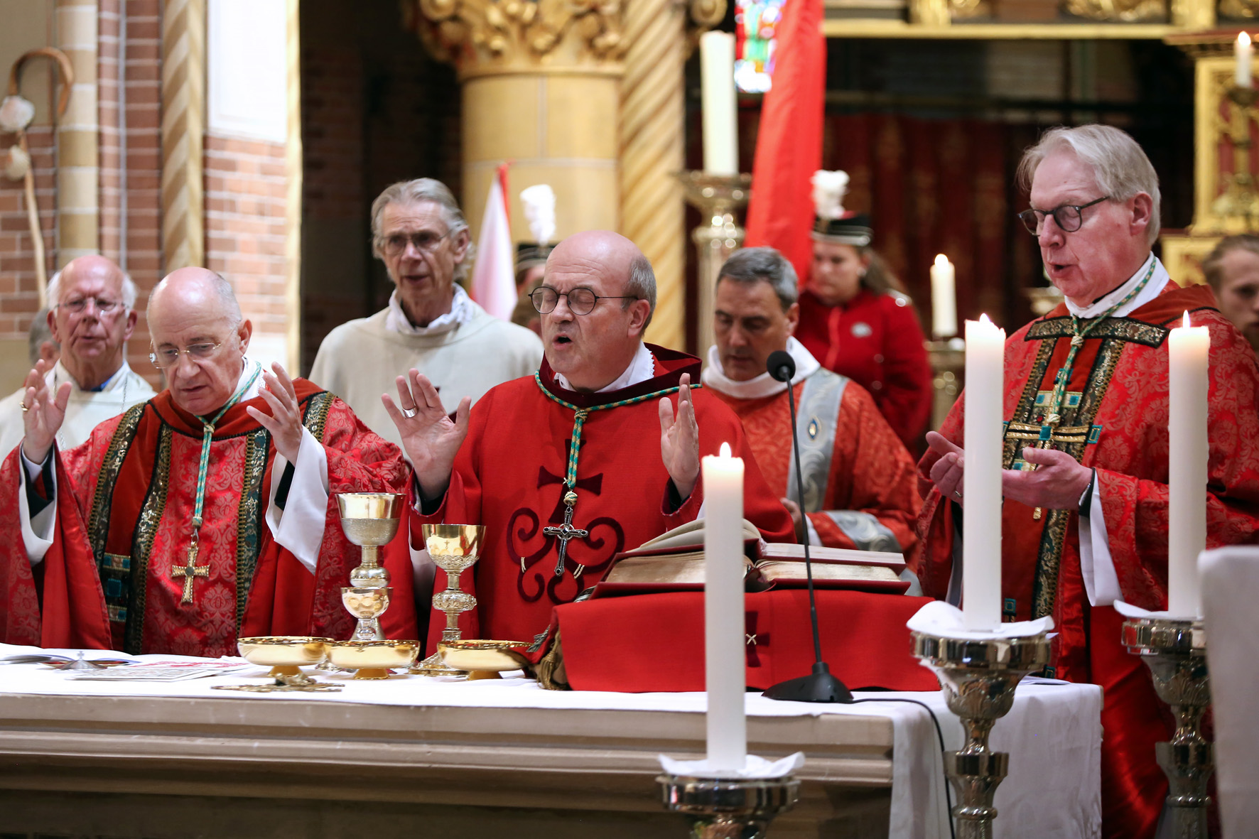 viering-pausmis-zondag-28-juni-in-de-jacobus-de-meerdere-kerk-in-den-haag