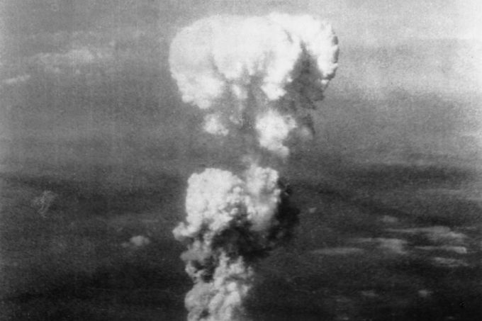 katholieke-vredesgroep-eert-slachtoffers-van-nucleaire-wapens-met-lantaarnceremonies