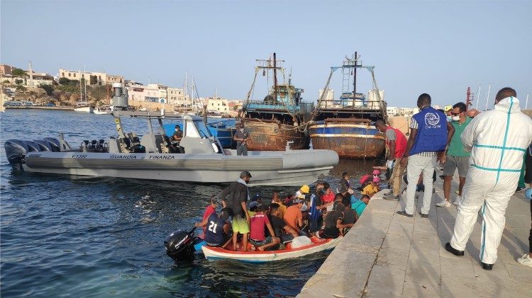 iom:-de-bezoek-van-paus-leo-aan-lampedusa-zal-de-menselijke-dimensie-van-migratie-benadrukken