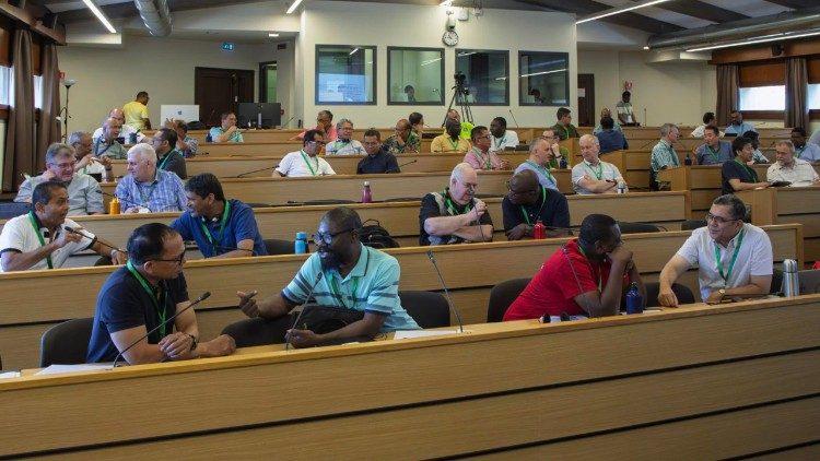 divine-word-missionarissen-richten-zich-op-synodale-leiderschap-in-hun-bediening