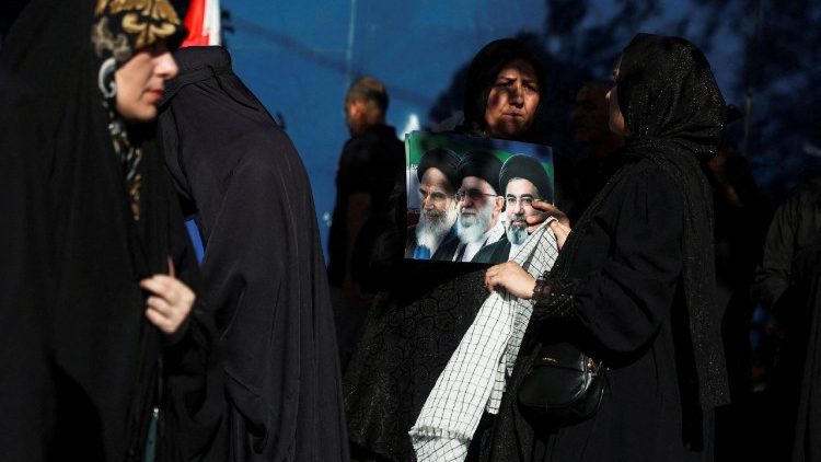 khamenei-begraven-in-mashhad-terwijl-de-spanningen-tussen-iran-en-de-vs-toenemen