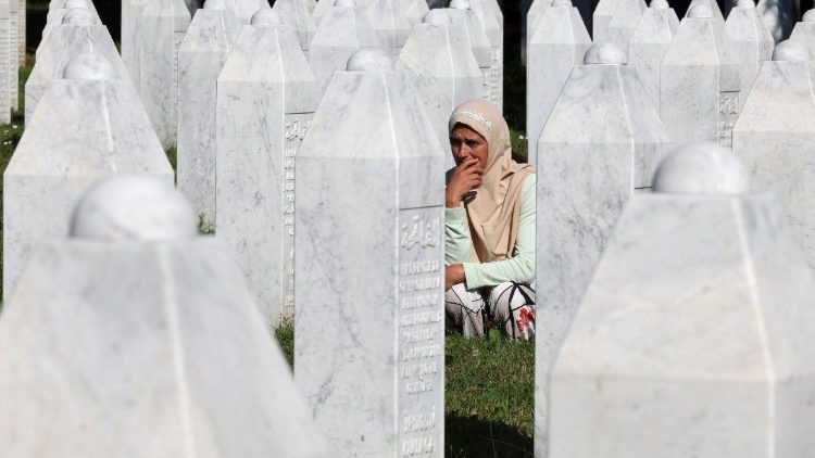 duizenden-markeren-de-31e-verjaardag-van-de-genocide-in-srebrenica