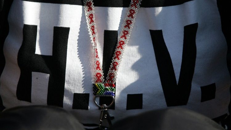 heilige-stoel:-laat-niemand-achter-in-zorg-en-preventie-van-hiv/aids