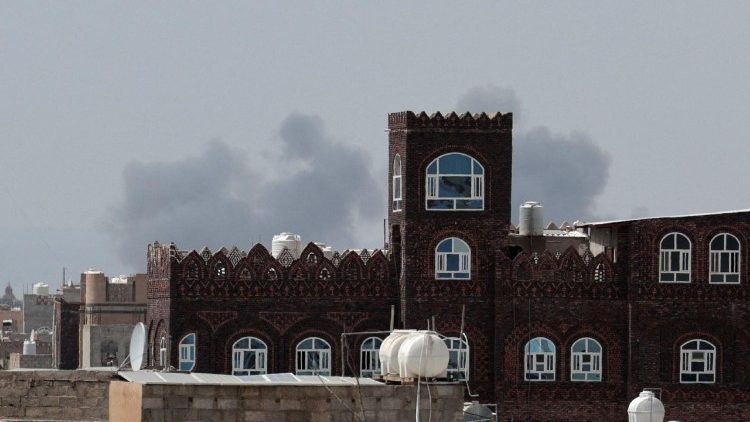 vs-lanceert-nieuwe-aanvallen-terwijl-iran-de-straat-van-hormuz-sluit