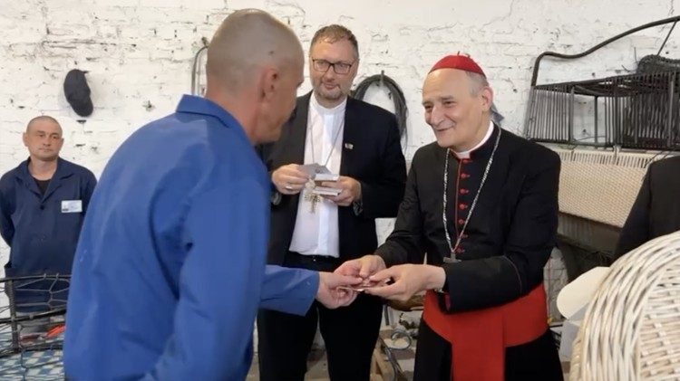 kardinaal-zuppi-begint-missie-naar-oekraine,-bidt-voor-einde-van-de-oorlog