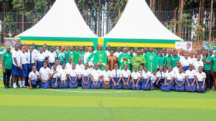 uganda’s-holy-cross-lake-view-school-–-transformeert-jonge-geesten-en-levens