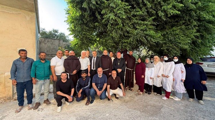 de-apostolische-nuntius-van-syrie-bezoekt-christelijke-dorpen-in-de-provincie-idlib