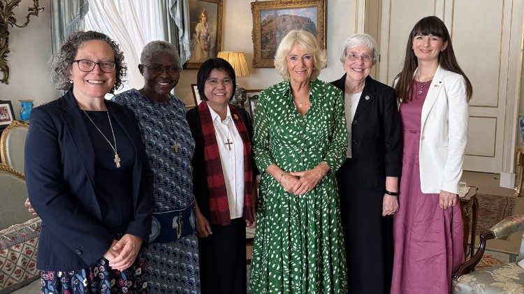 koningin-camilla-hoort-de-getuigenis-van-katholieke-zusters-vanuit-de-frontlinies-van-de-wereld
