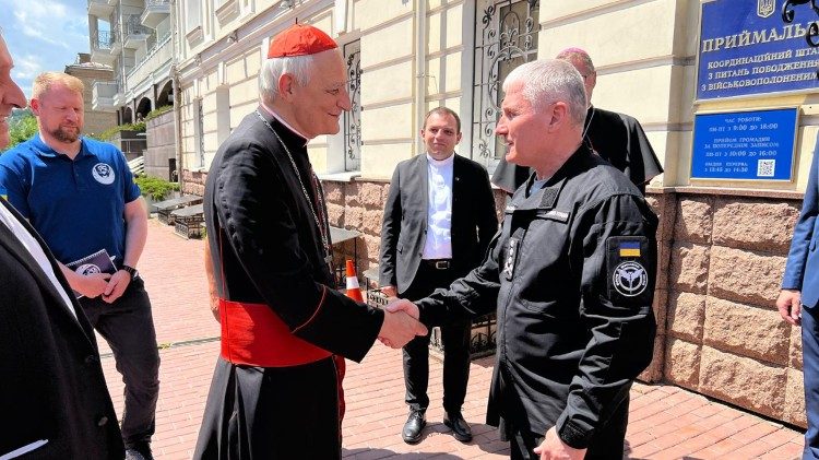 cardinaal-zuppi-sluit-oekraine-missie-af:-‘er-zal-elke-inspanning-voor-vrede-worden-geleverd