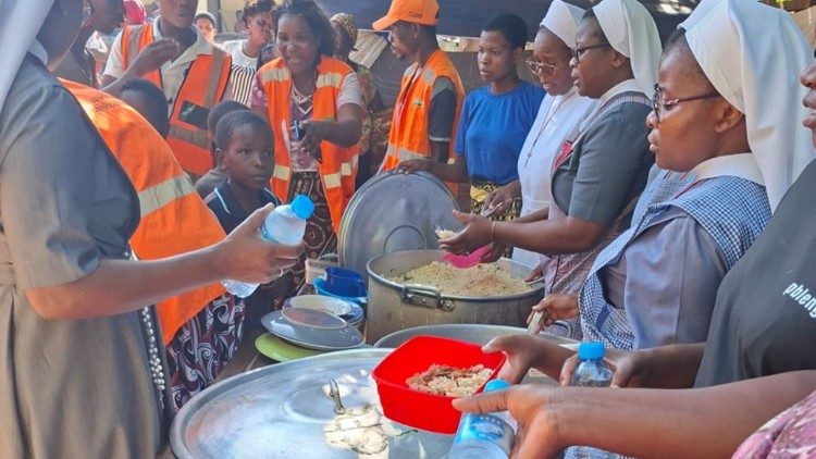 mozambique:-missionarissen-zusters-bieden-hulp-aan-overstromingsslachtoffers-in-xai-xai