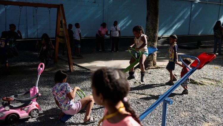 zusters-openen-opnieuw-de-deuren-naar-leren-na-de-aardbevingen-in-venezuela