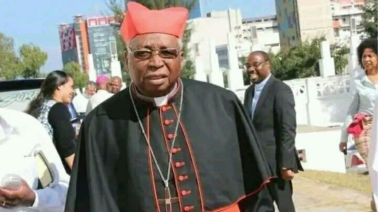 de-paus-rouwt-om-de-mozambikaanse-kardinaal-langa,-die-‘vrede-uitriep