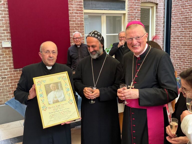 rector-rafael-de-ojeda:-40-years-a-priest-–-40-jaar-priester