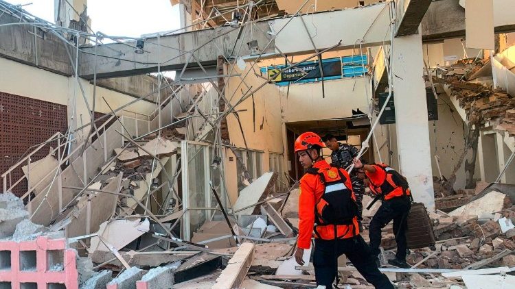 caritas-indonesie-mobiliseert-als-reactie-op-de-aardbeving-op-flores