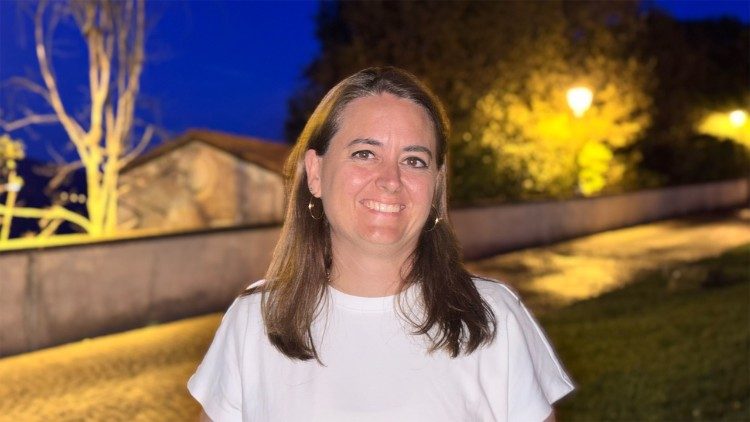 spanish-nurse-gives-pope-a-book-on-her-brother:-‘his-life-had-meaning-because-of-love’