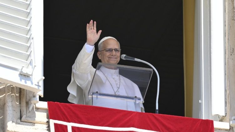 paus-bij-angelus:-laten-we-niet-terugtrekken-in-onze-overtuigingen-maar-openstaan-voor-christus
