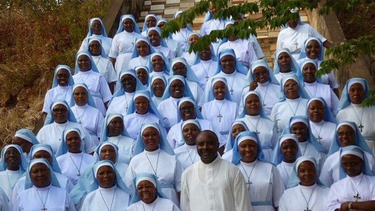tanzania:-religieuze-vrouwen-evangeliseren-via-televisie-en-sociale-media